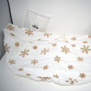 Fanqisi 36" White Faux Fur Christmas Tree Skirt, Gold Sequin Snowflakes, Plush